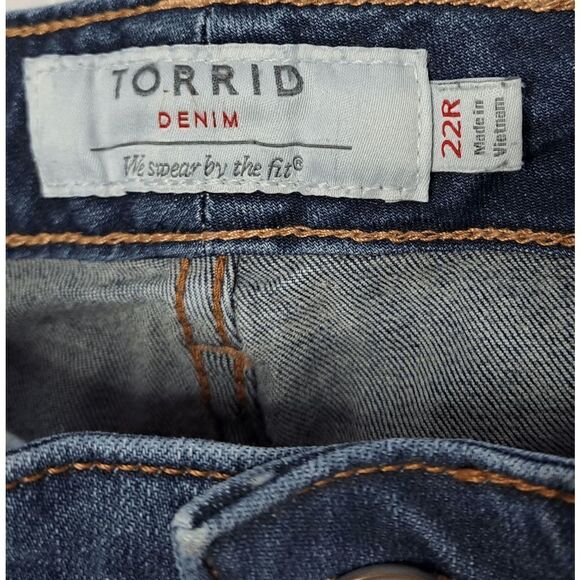 Torrid Boyfriend Jean Vintage Stretch Medium Wash size 22 Regular - Picture 6 of 8